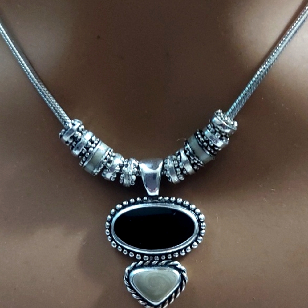 Kenneth Cole Silver Black & Grey Beaded Pendant snake Rope chain Necklace